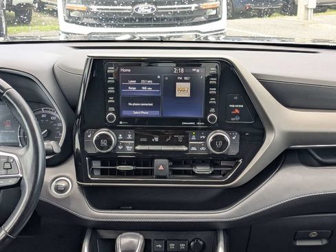 Used 2021 Toyota Highlander XLE FWD image 18