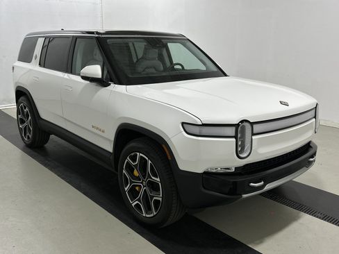 Used 2024 Rivian R1S Adventure AWD/4WD image 7