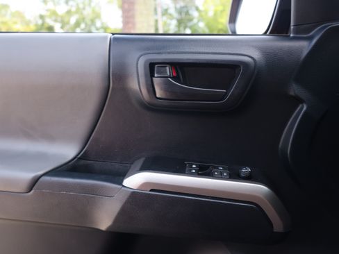 Used 2019 Toyota Tacoma SR5 RWD image 22
