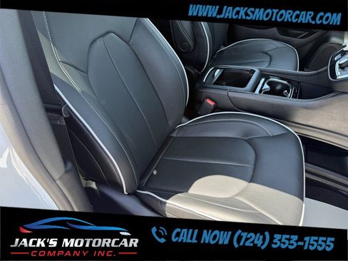 Used 2026 Chrysler Pacifica Limited FWD image 32