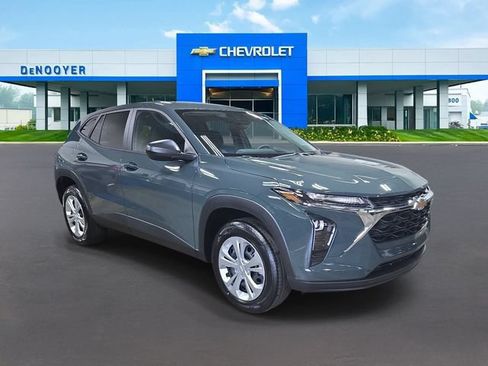 New 2026 Chevrolet Trax LS FWD image 4