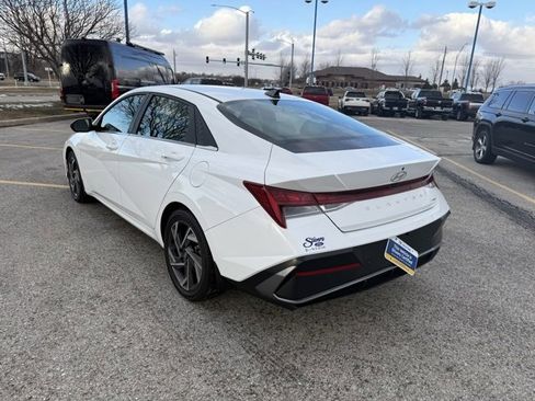Used 2024 Hyundai Elantra Limited image 6
