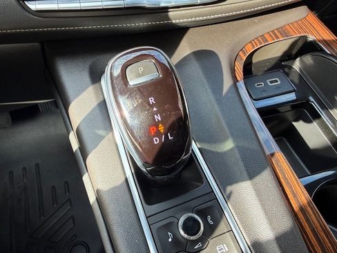 Used 2021 Cadillac Escalade Premium Luxury image 40