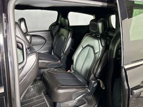 Certified 2025 Chrysler Pacifica Select AWD/4WD image 19