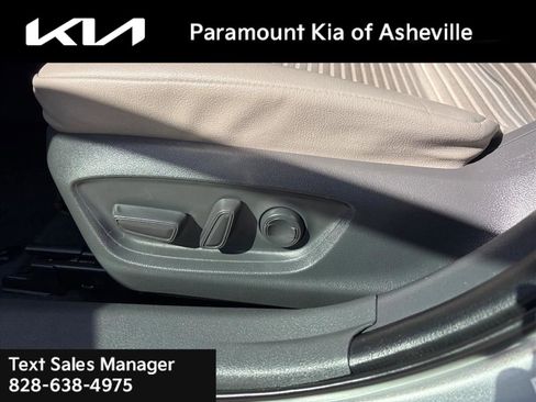 Used 2019 Toyota Camry SE w/ Audio Package image 17