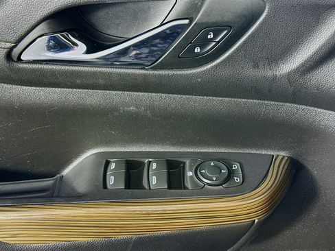 Used 2022 GMC Acadia SLE w/ Driver Convenience Package FWD image 24