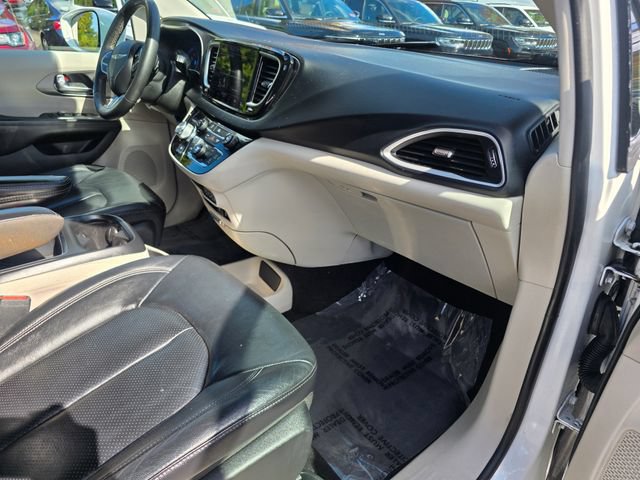 Used 2022 Chrysler Pacifica Touring-L FWD image 9