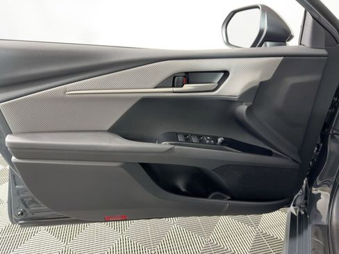 Used 2025 Toyota Camry SE image 11