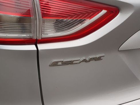 Used 2016 Ford Escape SE w/ SE Leather Comfort Package image 18