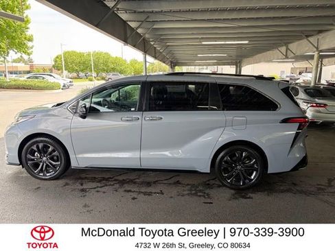 Used 2023 Toyota Sienna XSE FWD image 17