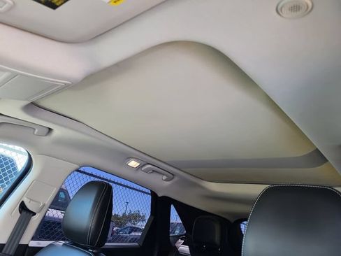 Used 2022 Ford Escape SEL w/ Technology Package FWD image 7