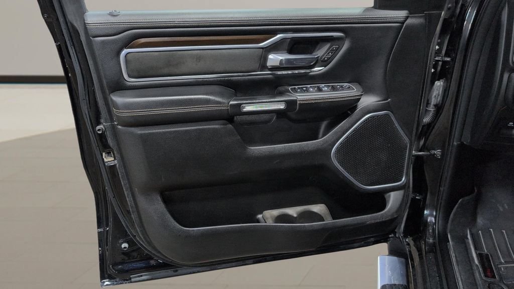 Used 2022 RAM 1500 Laramie AWD/4WD image 7