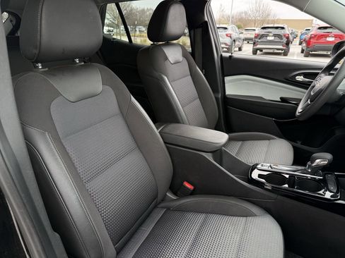 Certified 2025 Chevrolet Trax LT image 23