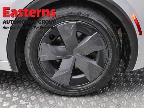 Used 2025 Toyota Prius LE FWD image 8