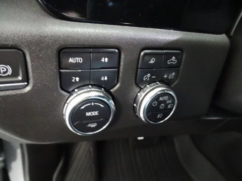 Used 2023 GMC Sierra 1500 SLT w/ SLT Premium Plus Package AWD/4WD image 11