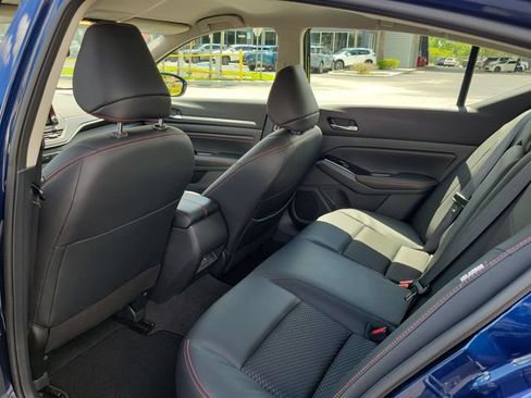 Used 2023 Nissan Altima 2.5 SR FWD image 9