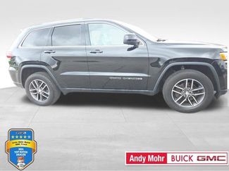 Used 2018 Jeep Grand Cherokee Laredo AWD/4WD video 1