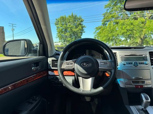 Used 2011 Subaru Outback 2.5i Limited AWD/4WD image 18