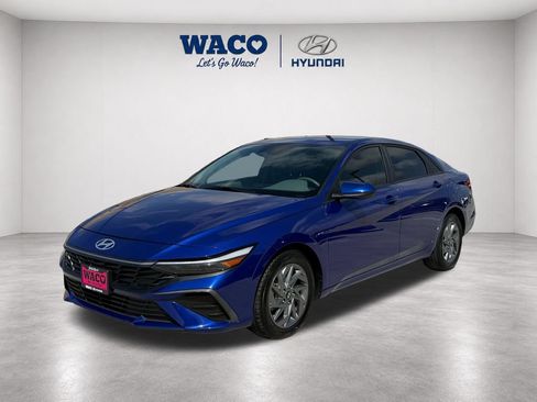 Used 2024 Hyundai Elantra SEL FWD image 3