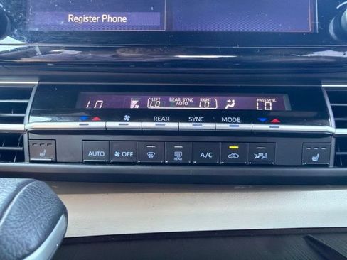 Used 2021 Toyota Sienna XLE FWD image 36