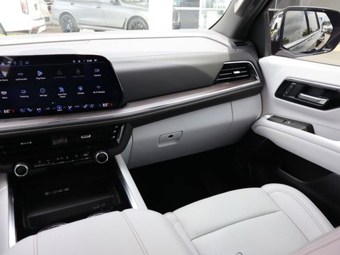 Used 2025 Chevrolet Tahoe Premier AWD/4WD image 15