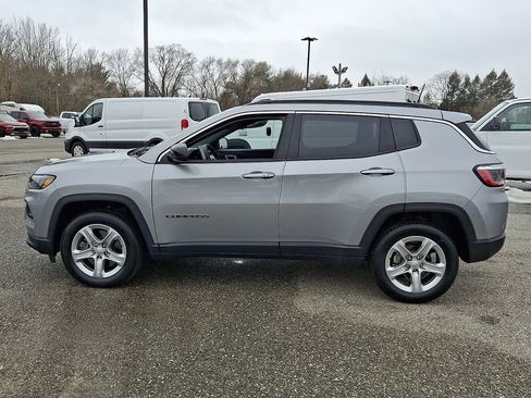 Used 2023 Jeep Compass Latitude w/ Convenience Group AWD/4WD image 7