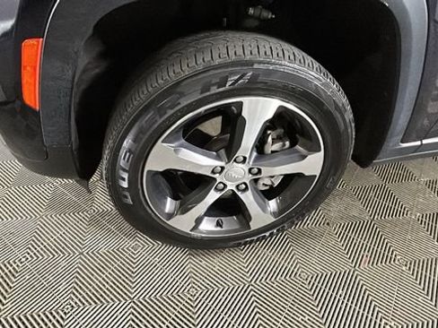 Used 2023 Jeep Grand Cherokee 4WD 4xe image 9