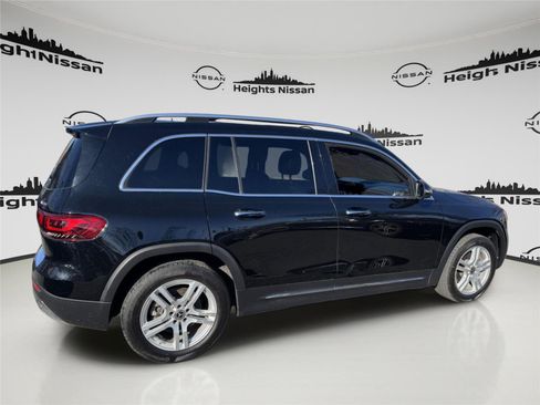 Used 2023 Mercedes-Benz GLB 250 4MATIC w/ Premium Package image 12