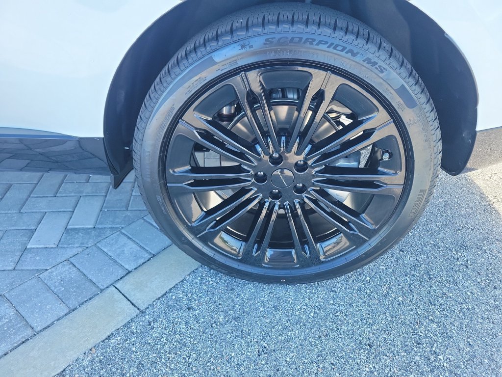 New 2026 Land Rover Range Rover Long Wheelbase SE AWD/4WD image 14