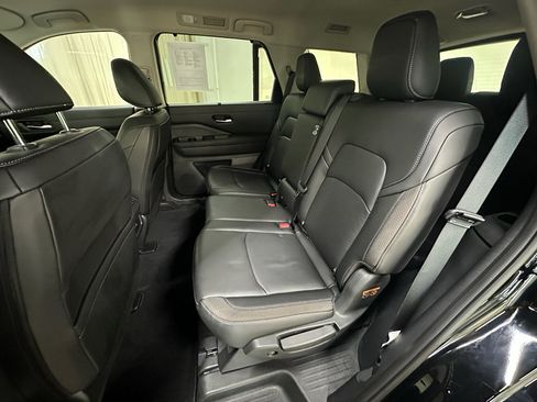 Used 2025 Nissan Pathfinder SL AWD/4WD image 26