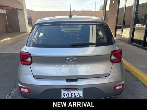 Used 2024 Hyundai Venue SE image 4