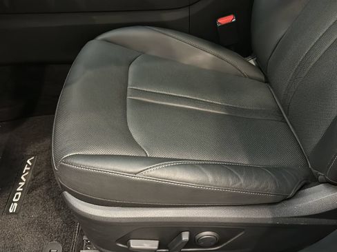Certified 2025 Hyundai Sonata Limited FWD image 12