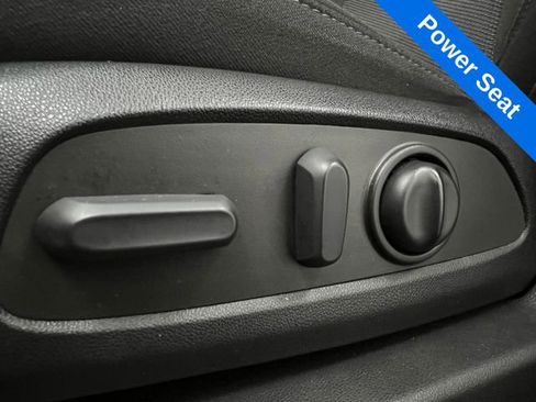 Used 2022 Chevrolet Traverse LT image 16