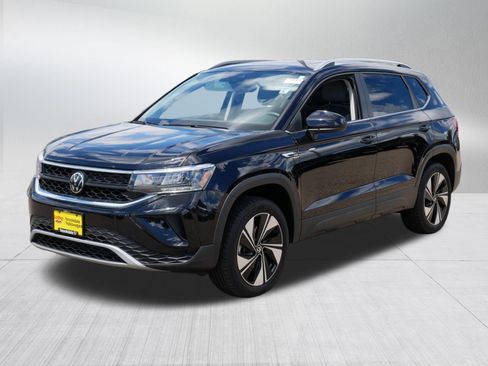 Used 2024 Volkswagen Taos SE AWD/4WD image 3