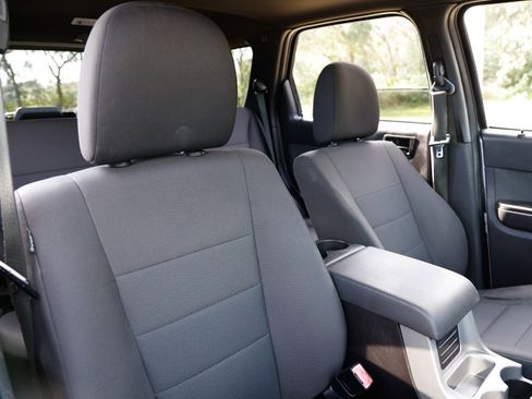 Used 2010 Ford Escape XLT image 18