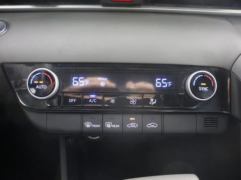 Used 2023 Hyundai Elantra SEL w/ Winter Weather Package FWD image 15