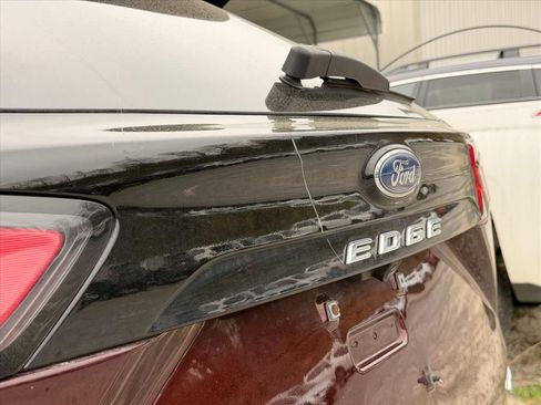 Used 2024 Ford Edge SEL image 12