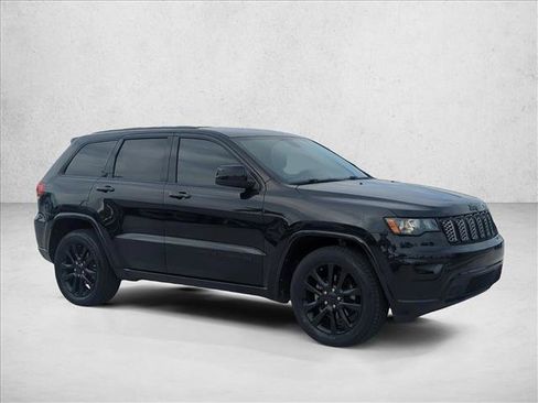 Used 2019 Jeep Grand Cherokee Altitude RWD image 3