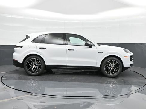 Used 2025 Porsche Cayenne E-Hybrid AWD/4WD image 10