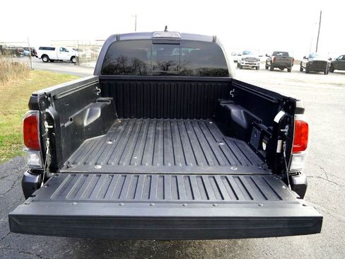 Used 2020 Toyota Tacoma SR5 image 32