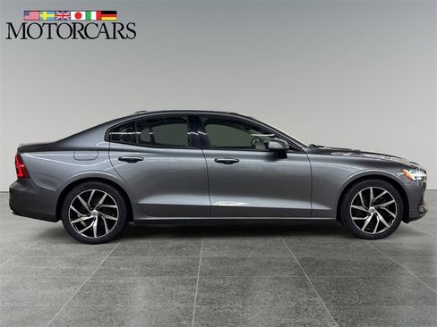 Used 2020 Volvo S60 T5 Momentum w/ Protection Package Premier image 2