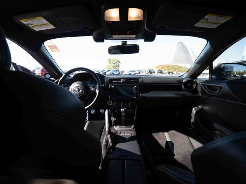 Used 2025 Toyota GR86 Premium image 20