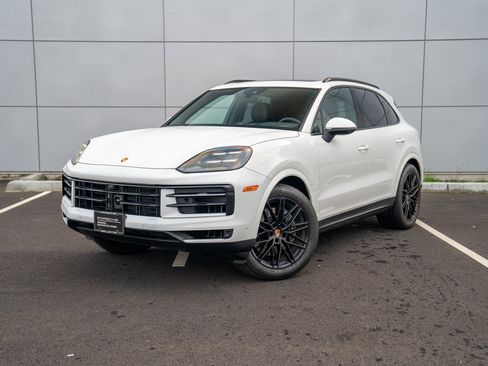 Used 2025 Porsche Cayenne image 1