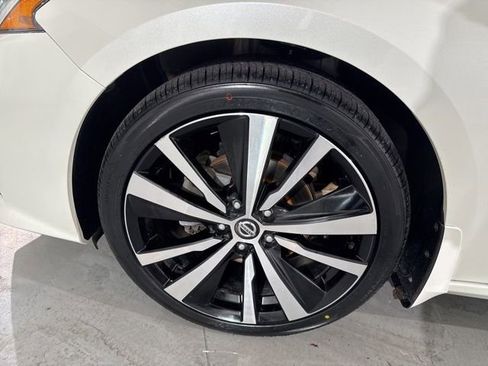 Used 2019 Nissan Altima 2.5 SR w/ SR Premium Package image 6