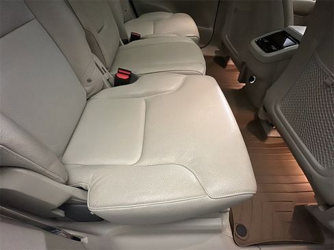 Used 2016 Volvo XC90 T6 Momentum w/ Momentum Plus Package image 16