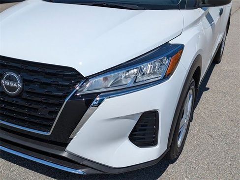 New 2025 Nissan Kicks Play S image 9