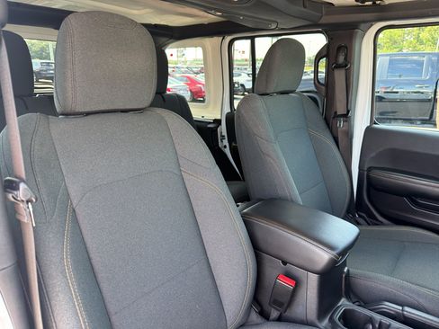 Used 2025 Jeep Wrangler Unlimited Sahara AWD/4WD image 25