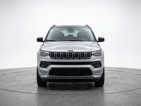 Used 2025 Jeep Compass Limited AWD/4WD image 2