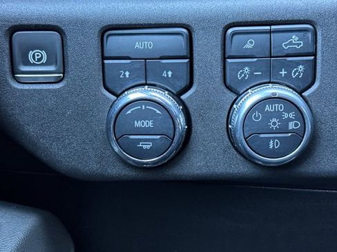 Used 2025 GMC Sierra 1500 SLT image 43