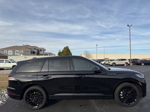 Used 2025 Lincoln Aviator Reserve w/ Equipment Group 201A image 6